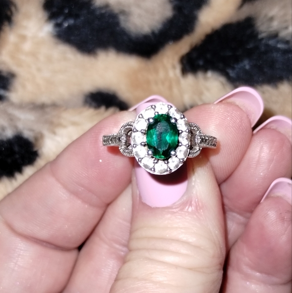 Emerald Ring - Picture 1 of 3